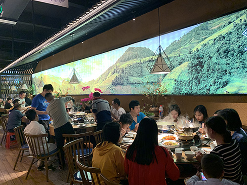 揮手三月，激情四月 戴高樂泳池設備 這不僅是一個簡單的聚餐